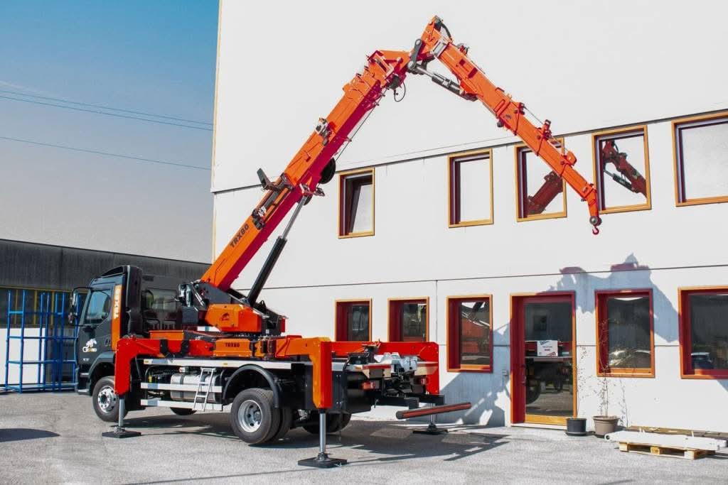 TRX-80 (8000 kg x 3 m) CON OPERATORE